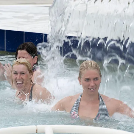 Roompot Parkhotel Bad Arcen מלון